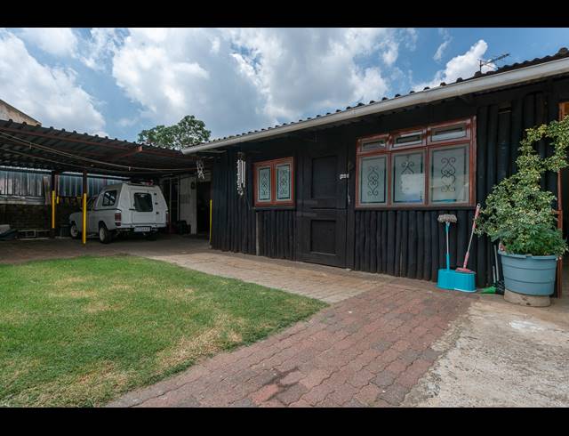 3 BEDROOM FREEHOLD FOR SALE IN REGENTS PARK